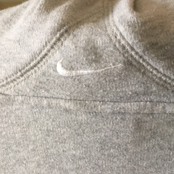 Nike Women’s gray hoodie sweatshirt Size M (8-10) - Picture 3 of 7